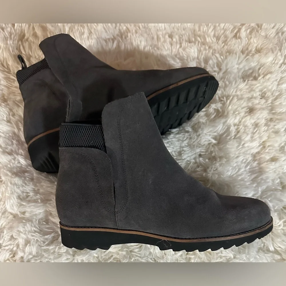 Blondo Boots Womens 8M Waterproof Ankle Shoes Gray Suede Classic Pull On EUC - Picture 4 of 6